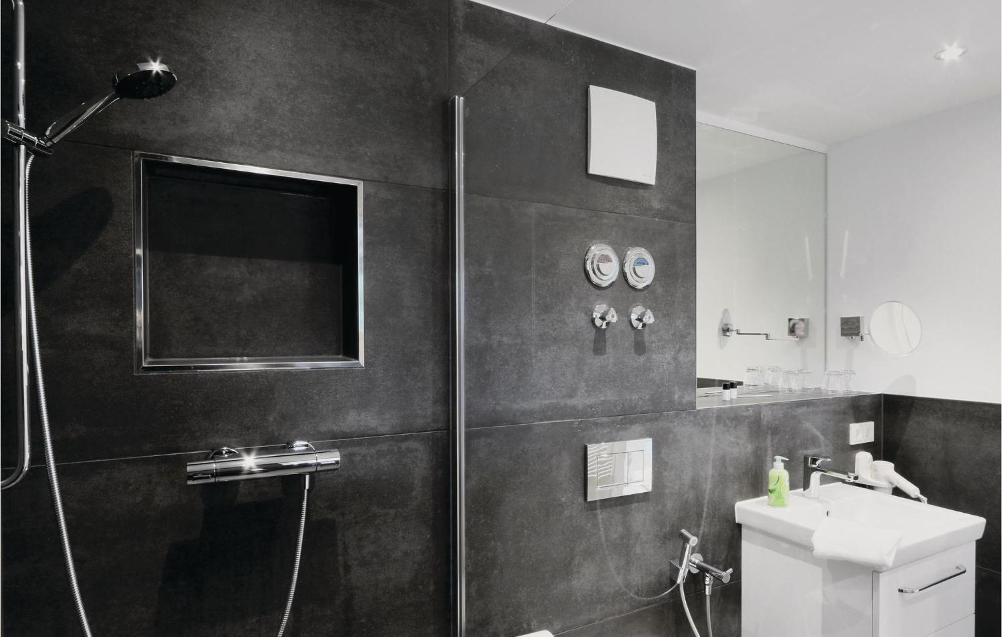 Pearl Apartment *